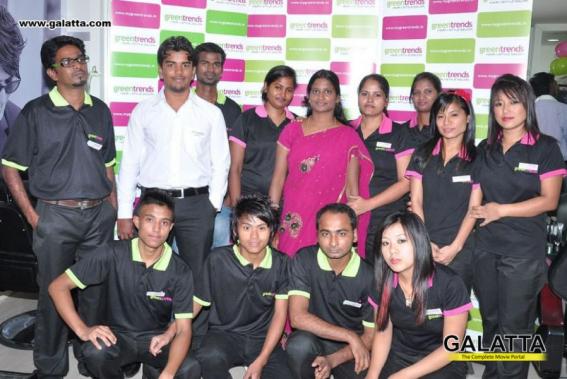 Anuradha Sriram Inaugurates Green Trends Hair & Style Salon Tamil Event  Photo Gallery | Galatta