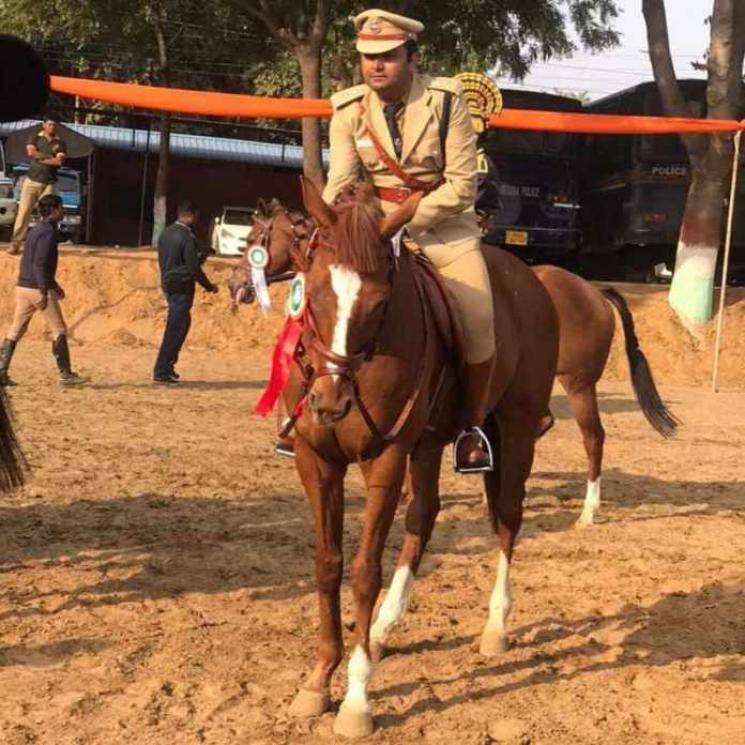 GALLOPING COP WHO DOES NOT RIDE THE HIGH HORSE!