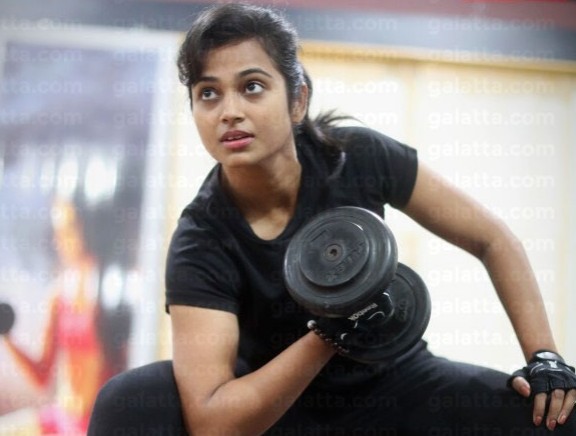 Actress Ramya Pandiyan Exclusive Workout