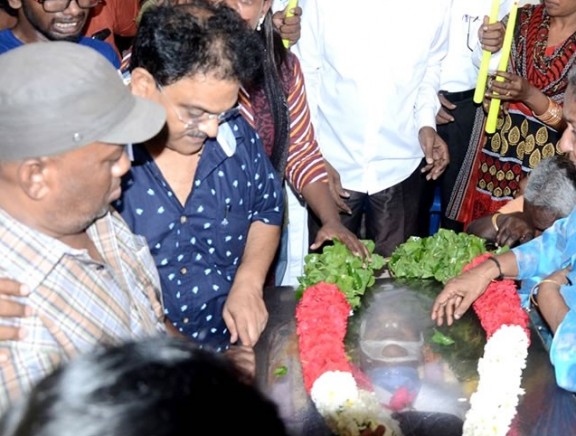 Celebrities pay last respect to Kumarimuthu