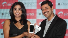 Priyamani Launches Apple iPhone 5 at Bangalore