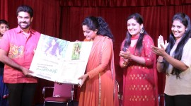 Sarayu Launches her Book Njayaraychakale Snehicha Penkutty