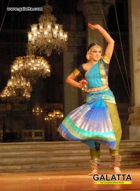 classical dance bharatanatyam shobana