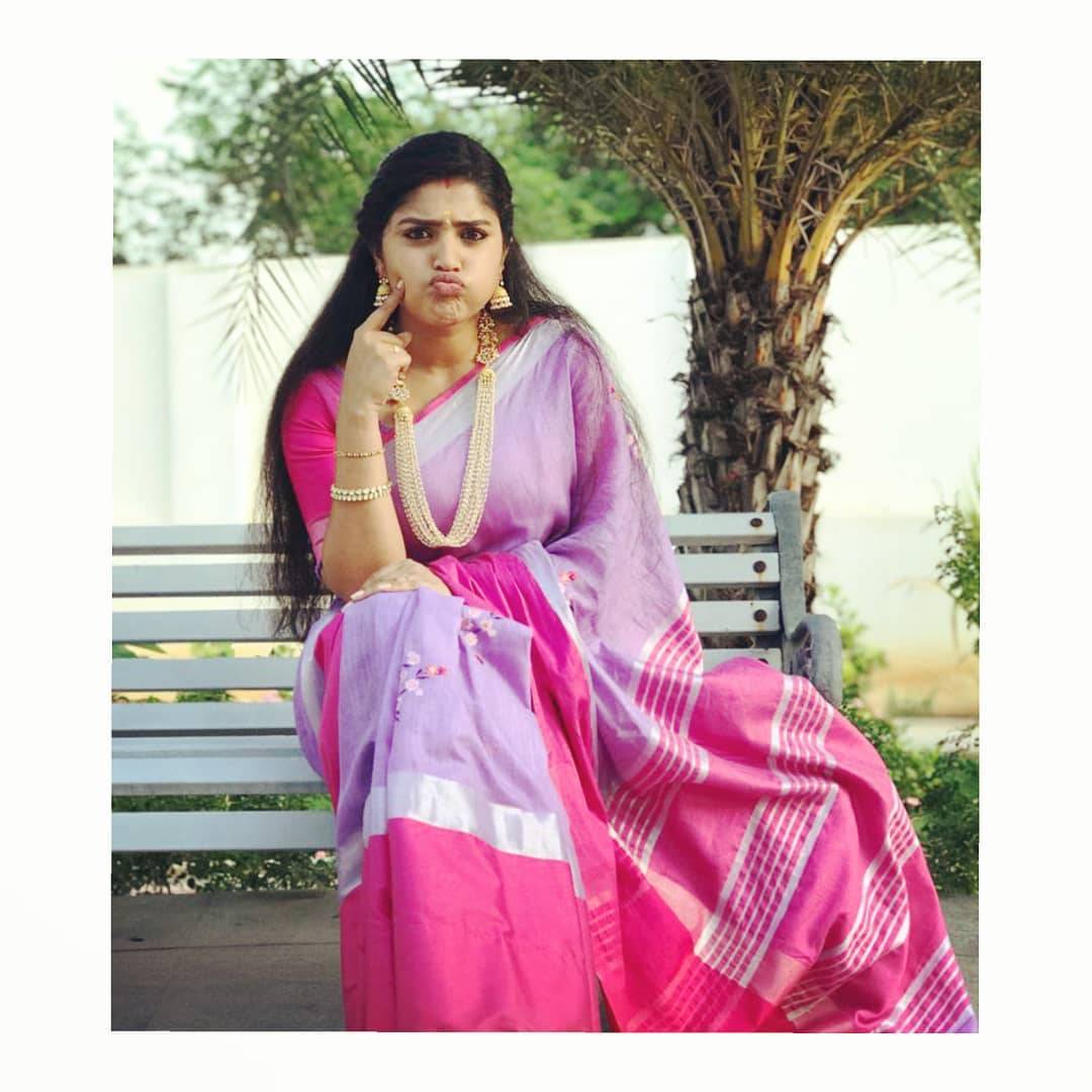 We’re loving Shreya Anchan’s grounded authority as the lady of the house in this pink-violet drape from Feathers, made more grandiose with the inspired jewellery from Petals. - Fashion Models