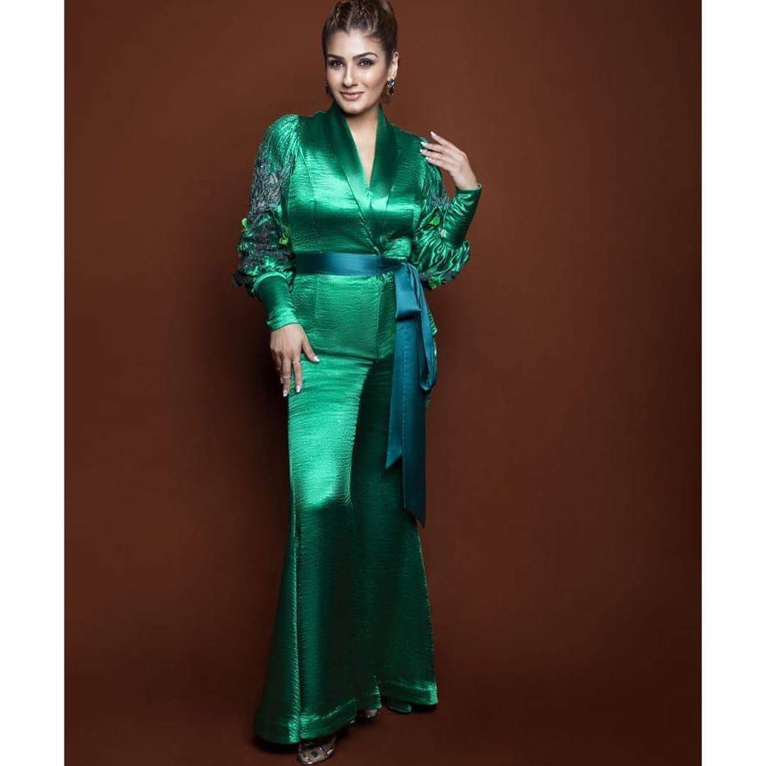  Raveena Tandon was recently spotted in a weird shiny green onesie from Not So Serious with a waist-tie and we’re beyond appalled. - Fashion Models