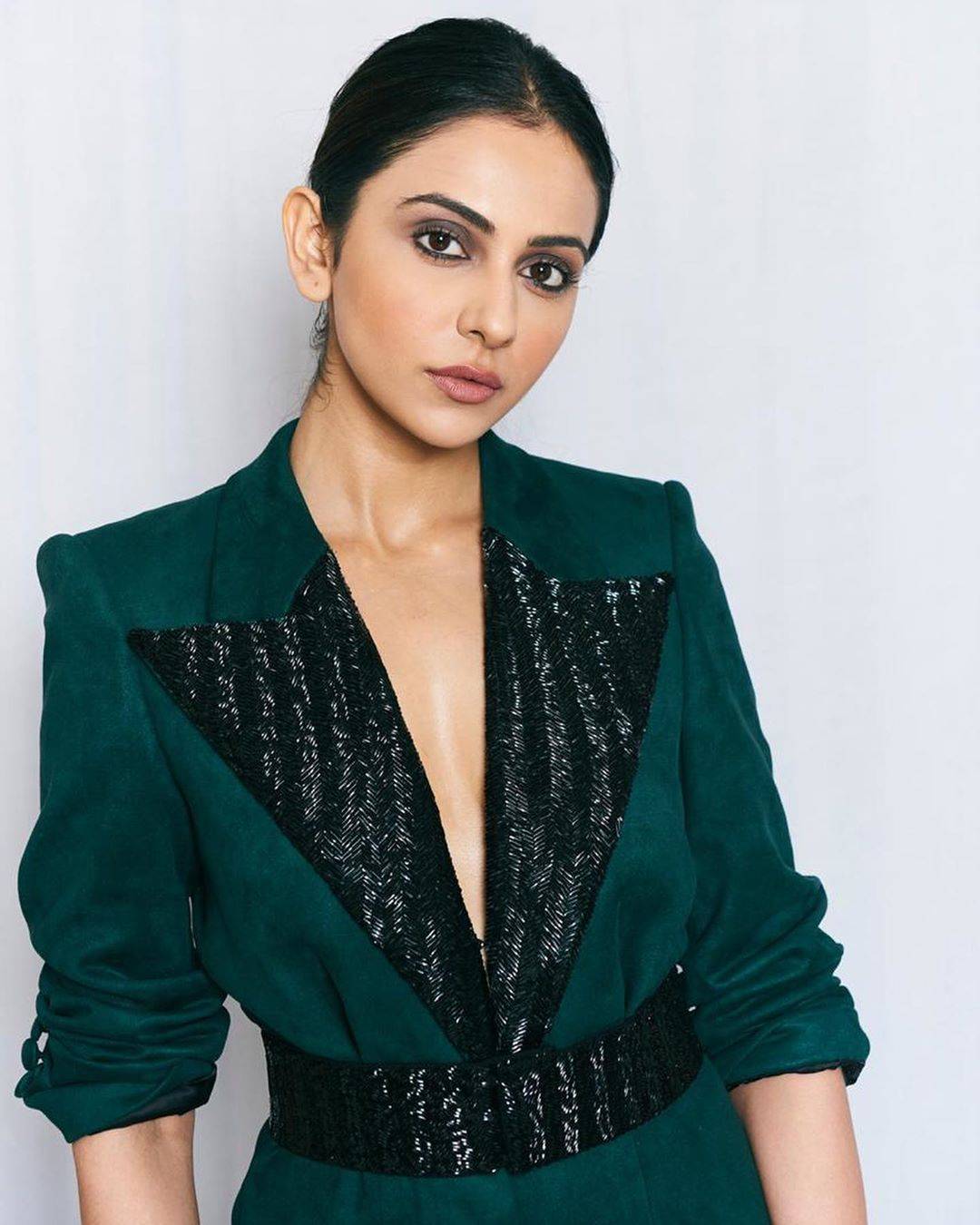 Makeup, as is always the case, is on point with Rakul Preet. Smokey eyes with dark green outfit, is the takeaway from this outfit - Fashion Models