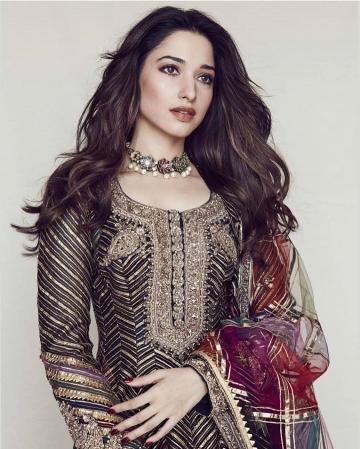 Tamannaah doesn't need a heavy makeup look, what with all that is going on in the kalidar - Fashion Models