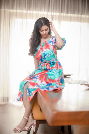 Kalyani wore a pair of platform heels in a pretty peach pastel with the button-down number. Though pastels are a staple this season, we would have loved a darker shade of footwear with this pop-colour number, especially as there are no other accessories in sight. - Fashion Models