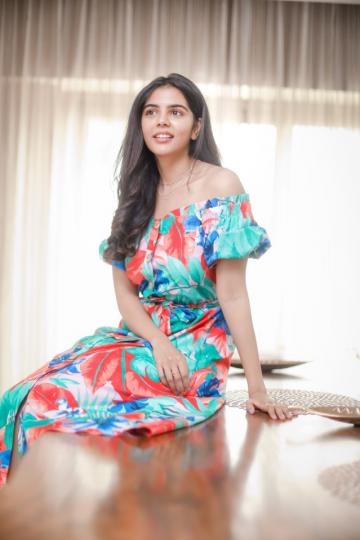 For a face like Kalyani’s, make-up does not need to be too expressive, because that will just get in the way of her personality.   - Fashion Models