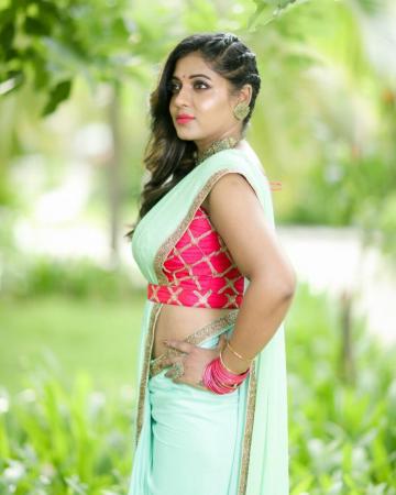 Bigg Boss-3 contestant Reshma Pasupuleti was recently spotted in this green pink saree and though it is a bit late for the summer tones, we're loving the effect - Fashion Models