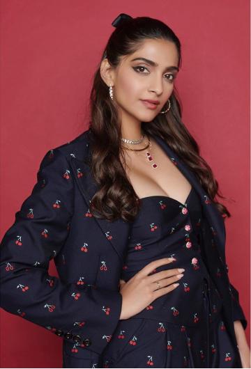 Sonam Kapoor Ahuja had a stroll through the press recently over the Zoya Factor and she did it in a Gucci outfit that deserves mention - Fashion Models