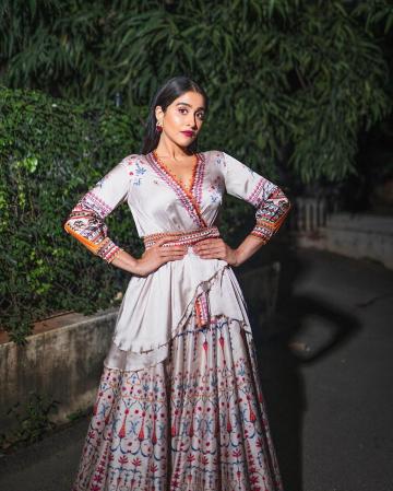 Regina Cassandra attended the Hyderabad cine mahotsavam 2019 in an Angraka-skirt combination that we loved! - Fashion Models