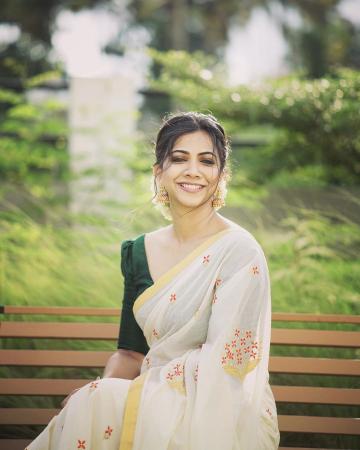 The saree from Pranaah is a hand-weave with chetthi flower motifs and plain Zari and the elbow-length with puff sleeves is a perfect match - Fashion Models