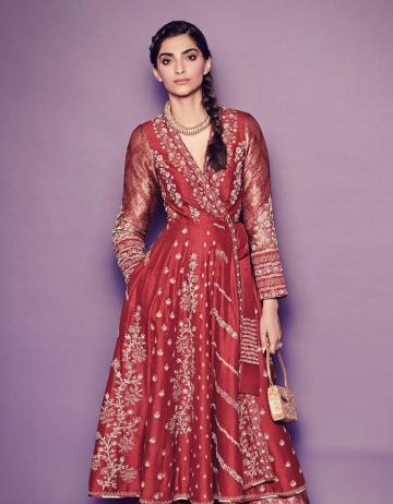  Sonam Kapoor recently stepped out in this Anarkali from Sue Mue and we maybe mixing from our wardrobes to get a similar look around Diwali - Fashion Models