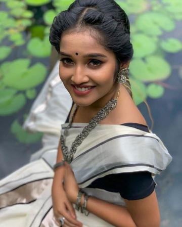 Anikha also shared her Onam outfit, which has us charmed - Fashion Models