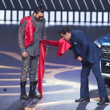 The suit inspired by Samurai garb was made dramatic by that red satin drape - Even Salman seemed to have loved it as much as we did!  - Fashion Models