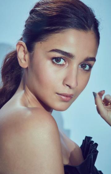 Makeup artist Puneet Saini kept it simple with subtle highlighting and a very little rouge - Fashion Models