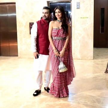 Shilpa Shetty was spotted at the pre-Diwali bash thrown by Tips owner Ramesh Taurani in this lovely saree from Ridhi Mehra - Fashion Models