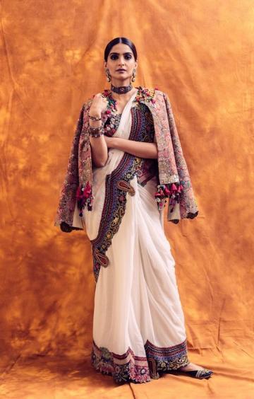 The white saree from Anamika Khanna has a wide embroidery border that resembles brocade decoration - Fashion Models