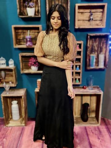 The Petta actor looks great in this simple, leg O'mutton sleeves gown - Fashion Models