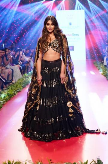 The ornaments and makeup that we see on Ileana is sober so that the charm of the lehenga shines through - Fashion Models