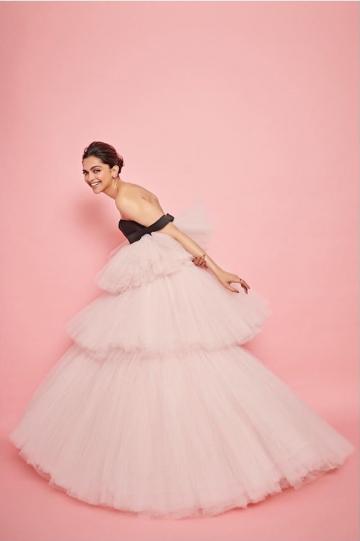 The outfit from Giambattista Valli has three tiers of layered tulle! and an interesting sleeve. - Fashion Models