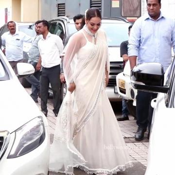  Sonakshi Sinha arrived for the trailer launch of Dabangg 3 looking glitzy in this white saree from Mala and Kinnary - Fashion Models
