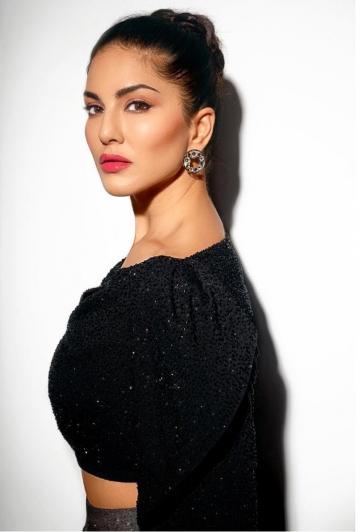 Stylist Hitendra Kapopara found Sunny matching earrings from Aquamarine - Fashion Models