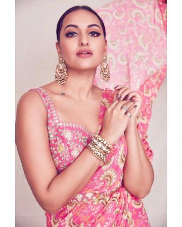 Sonakshi Sinha  attended the diwali party organised by producer Ramesh Taurani in this very flattering pink saree from Arpita Mehta - Fashion Models