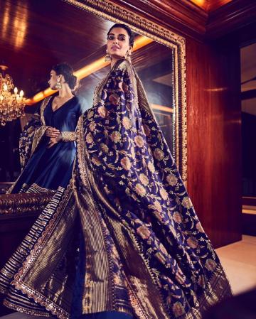 She paired it with a statement black shawl with elaborate gold leaf embroidery    - Fashion Models