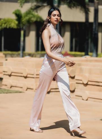 The satin straight pants go well with the deep-neck halter top and the matching heels - Fashion Models