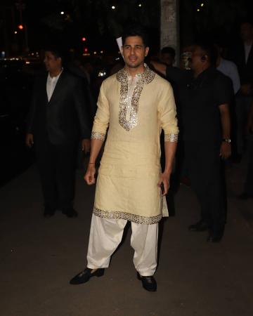 The Kurta has silver and copper metallic work that looks great - Fashion Models