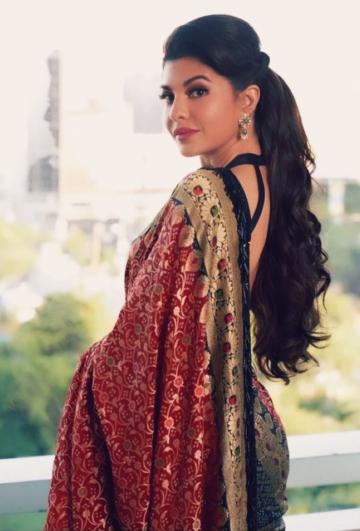 Jacqueline Fernandez attended the trailer launch of Dabangg 3 in this beautiful Benarasi saree from Manisha Malhotra  - Fashion Models