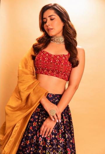 The beautiful Raashi Khanna visited the Bigg Boss house this weekend decked up in this beautiful lehenga from Anushree - Fashion Models