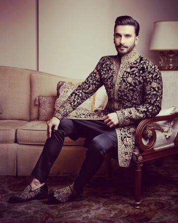 Ranveer was in an intricately designed black kurta from Rohit Bal - Fashion Models