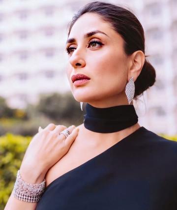 Makeup artist Pompy Hans chose to draw attention to the lady's eyes and gave Kareena a marble-face make-up scheme - Fashion Models