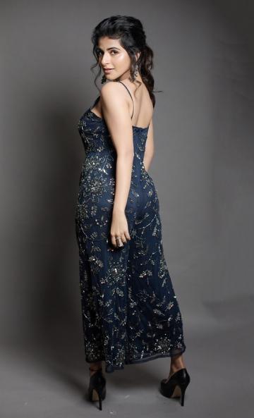 The sequinned embroidery jumpsuit in navy blue is an inspiration - Fashion Models
