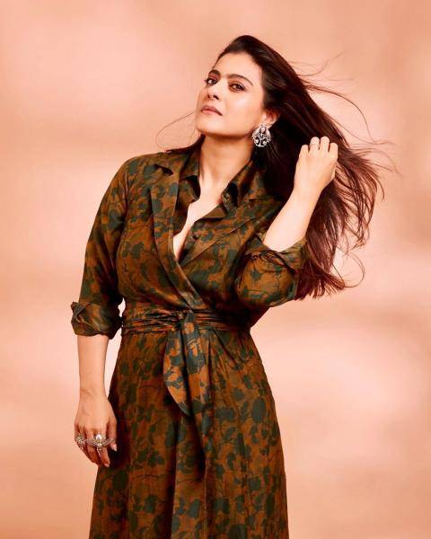 The foliage-inspried print looks cool; with the shirt front and the waist-tie, it is one comfy dress - Fashion Models