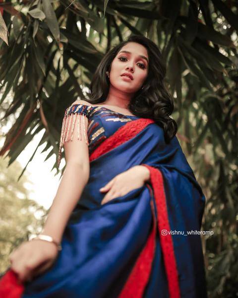 Anikha Surendran, who had a photoshoot with photographer Vishnu this new year, is looking rather stunning in our opinion - Fashion Models