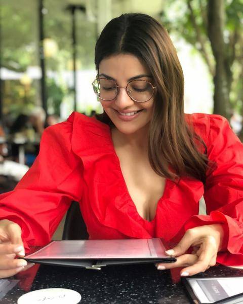 Kajal Aggarwal shared some pictures of her lazy afternoon and we’re crushing on her sexy red Camila Coelho dress - Fashion Models