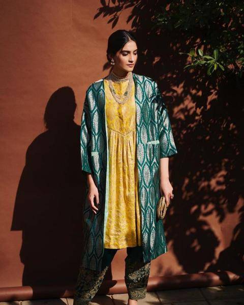 Sonam Kapoor Ahuja recently had a photoshoot in this Raw Mango outfit and we love the effect! - Fashion Models