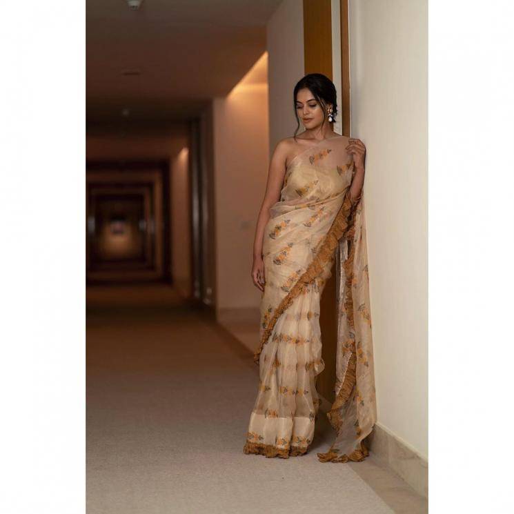 Bindu Madhavi arrived for the launch of Aha Media's OTT platform in Hyderabad in this ruffled saree from Merasal - Fashion Models