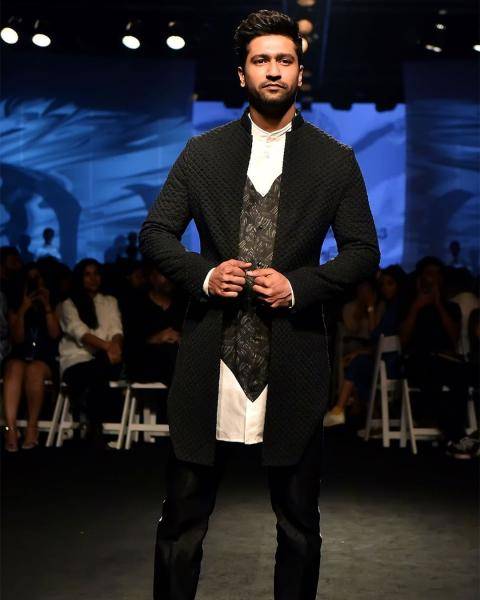 The monochromatic broken-heart kurta shirt pairs well with the black knot and thread jacket - Fashion Models