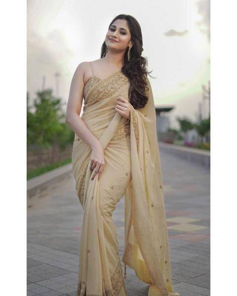 Losliya Mariyanesan recently had a photoshoot in this lovely light saree by designer Archana Karthick - Fashion Models