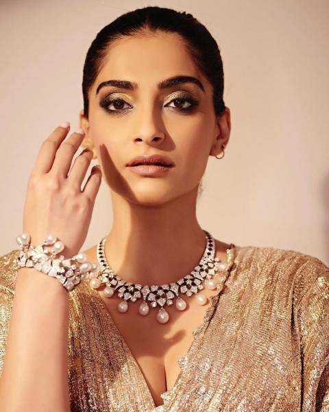 The choker and bracelet from Bulgari's new Jannah collection are simply splendid! - Fashion Models