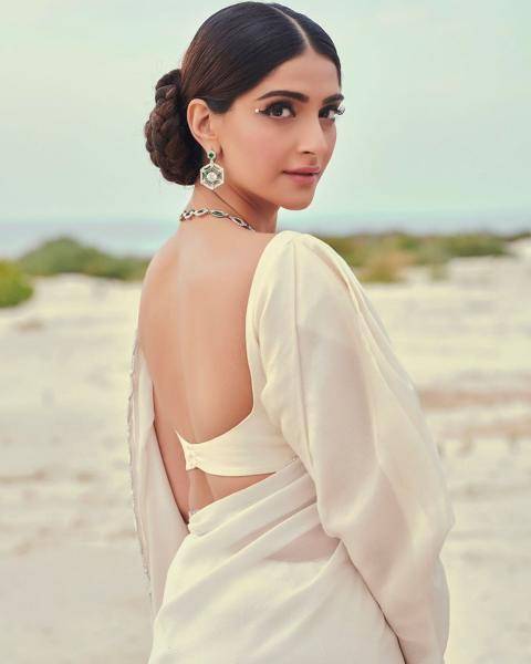 The makeup is sublime - we love that white spot stones near Sonam's very well-lined eyes - Fashion Models