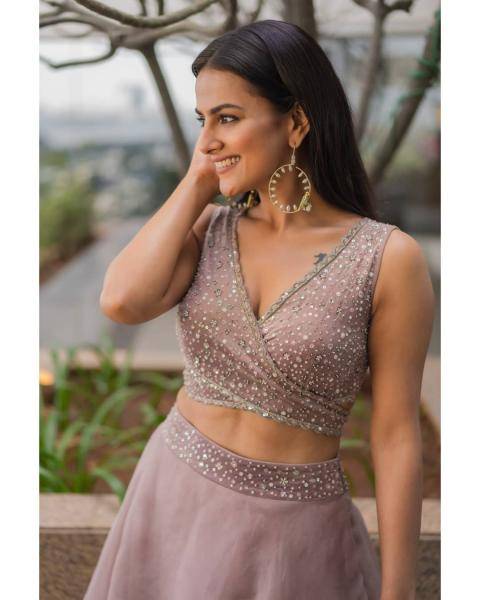 The earrings from Sheetal Zaveri jewellery is already a favourite - we've seen this particular piece on some celebrities last year too - Fashion Models
