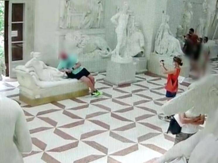 Tourist's pose goes wrong, breaks 19th century sculpture's toes in Italy and sneaks out of museum