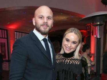 Glee series actress Becca Tobin welcomes a baby boy via surrogate - Check out her heartfelt statement! - Tamil Cinema News