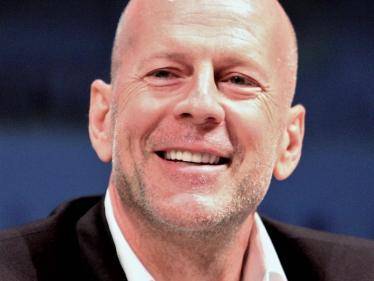 SHOCKING: Die Hard star BRUCE WILLIS steps down from acting following aphasia diagnosis - fans get emotional! - Tamil Cinema News